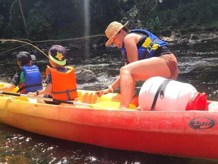 Tonneau Herbergement Insolite Au Camping Des Nieres Ebreuil Kültér fotó